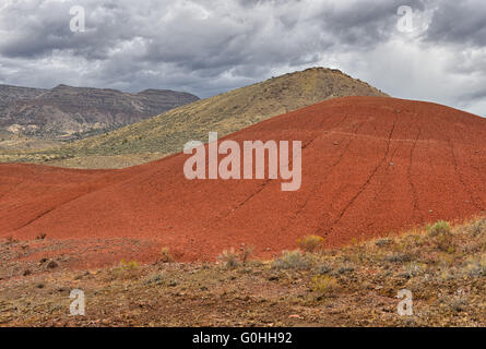 Belle couleur rouge dans le montage d'argile peint Hills, Oregon Banque D'Images