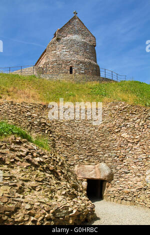 Entrée de la tombe mégalithique de La Hougue Bie w Banque D'Images