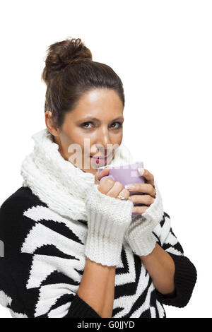 Femme froide dans un élégant costume noir et blanc Banque D'Images