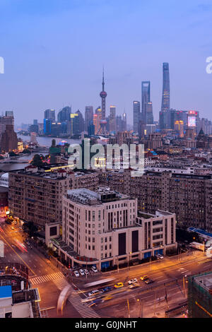 Shanghai, Chine - Oct 3, 2015 : Shanghai skyline at night. Banque D'Images