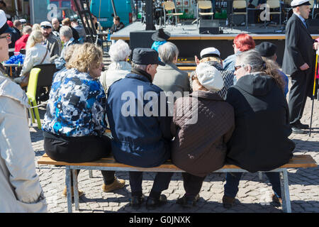 Célébration du 1er mai à la place du marché Hämeenlinna Banque D'Images