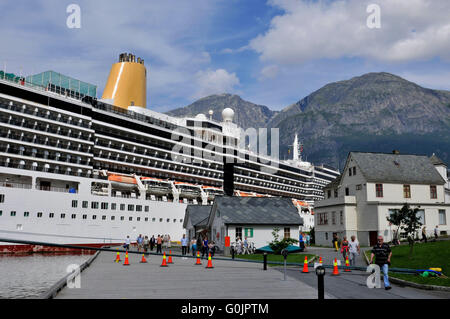 Arcadia, cruiser liner, bateau de croisière, Eidfjord, Norvège Banque D'Images