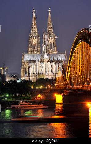 La cathédrale de Cologne, Pont Hohenzollern, Rhin, vieille ville, Cologne, Rhénanie du Nord-Westphalie, Allemagne / Köln, Kolner Dom, Kölner Dom, Hohenzollernbrucke Hohenzollernbrücke, Banque D'Images