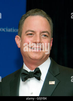 Le président du Comité National Républicain Reince Priebus arrive pour la Maison Blanche 2016 Dîner annuel de l'Association des correspondants à l'hôtel Hilton de Washington le Samedi, Avril 30, 2016. Credit : Ron Sachs/CNP (restriction : NO New York ou le New Jersey Journaux ou journaux dans un rayon de 75 km de la ville de New York) - AUCUN FIL SERVICE - Banque D'Images