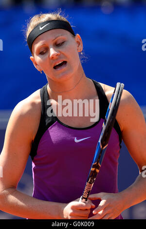 Prague, République tchèque. Apr 30, 2016. Le joueur de tennis tchèque Lucie Safarova en action pendant la match de tennis Open de Prague à Prague, République tchèque, le 30 avril 2016. © Michal Kamaryt/CTK Photo/Alamy Live News Banque D'Images