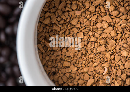 Tasse à café instantané avec grain de café Banque D'Images