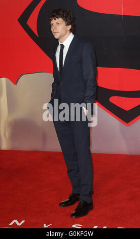 22 mars 2016 - Jesse Eisenberg participant à la première européenne de "Superman Batman V : Dawn of Justice" à l'Odeon Leicester Squa Banque D'Images