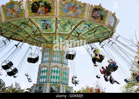 Merry Go Round - vue sur le jardin d'acclimatation à Paris Banque D'Images