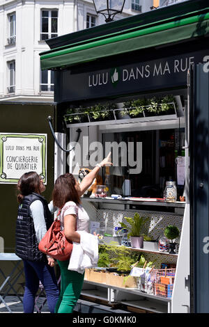 Services de conciergerie kiosque à Paris - France Banque D'Images