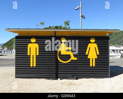 Bloc de toilettes publiques à Picton, île du Sud, Nouvelle-Zélande Banque D'Images