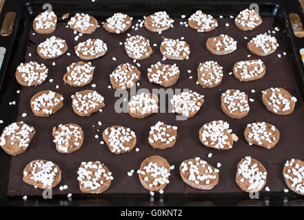 La cuisson des biscuits de Noël Banque D'Images