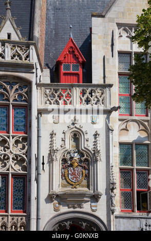 La BV (ancienne Tolhouse) dans la région de Jan van Eyckplein square, Bruges, Belgique. Banque D'Images