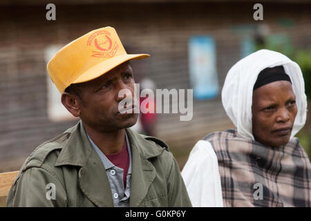 Muhi village, Gurage, Éthiopie, octobre 2013 ; une réunion pour discuter de la façon de restaurer le Biteyu la forêt et zones dégradées des terres agricoles avoisinantes. Banque D'Images