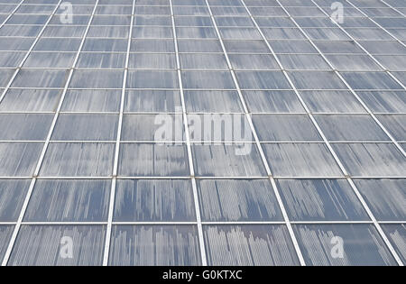 Plastique verre à effet de pans de mur de fenêtres s'embuer en perspective de surface Banque D'Images