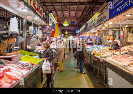 Le marché aux poissons de la Esperanza, poisson, wc séparés. Santander, Espagne Europe Banque D'Images
