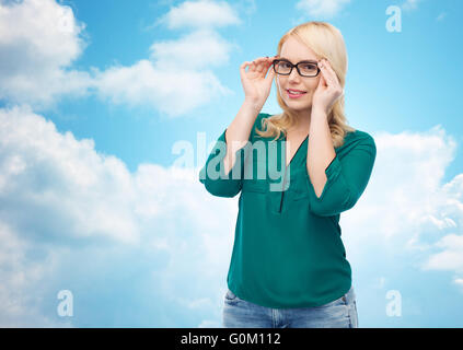 Jeune femme avec des lunettes Banque D'Images