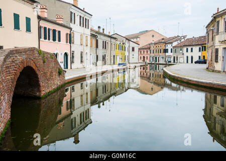 Kiskundorozsma Italy-May,3,2015:vue de la ville de Comacchio, Ferrare, Émilie-Romagne, Italie pendant une journée nuageuse. Banque D'Images