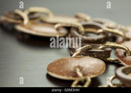 Rayé et terni vieux bijoux argent Banque D'Images