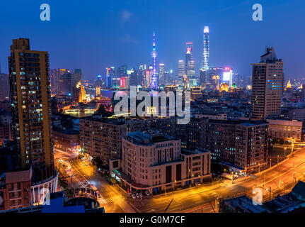 Shanghai, Chine - Oct 3, 2015 : Shanghai skyline at night. Banque D'Images