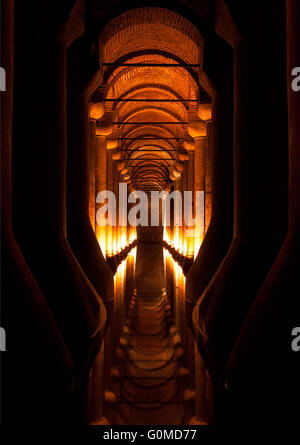 Istanbul, Turquie - 17 avril 2013 - la Citerne Basilique. Un réservoir d'eau souterrain construit par l'Empereur Justinianus dans 6ème cen Banque D'Images