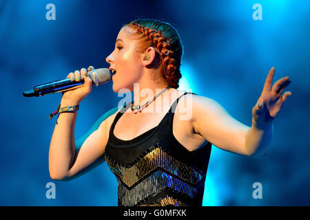 BENICASSIM, ESPAGNE - 19 juillet Katy B (chanteur et auteur-compositeur anglais) concert au Festival. Banque D'Images