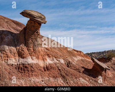 Balanced Rock près de Pioneer Amphithéâtre, parc d'état de Palo Duro, Texas. Banque D'Images