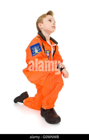 Young Caucasian boy, habillés en costume d'astronaute, isolé sur blanc. Banque D'Images