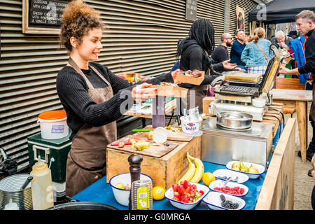 Londres, Royaume-Uni - 30 Avril 2016 : Maltby Street Market dans Bermondsey (situé dans les arches, SE1, corde à pied) Banque D'Images