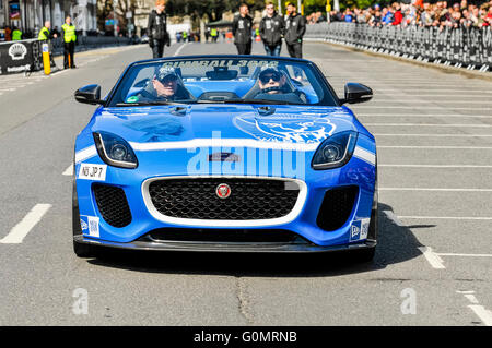 DUBLIN, IRLANDE. 01 mai 2016 - Un projet de Jaguar 7 arrive pour le début de la Gumball 3000 à Bucarest Banque D'Images