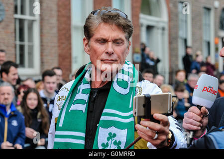 DUBLIN, IRLANDE. 01 mai 2016 - David Hasselhoff arrive pour le début de la Gumball 3000, sur un 6 journée de route vers Bucarest. Banque D'Images