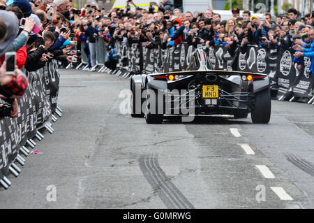 DUBLIN, IRLANDE. 01 mai 2016 - UN Mono, société basée à Liverpool (BAC Briggs Compagnie Automobile), entraînée par Oliver Webb au début de la course de 2016 à Bucarest Banque D'Images