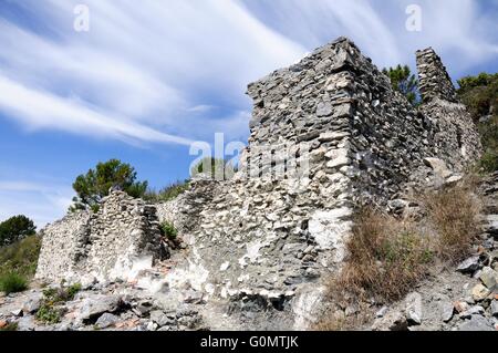 Ruine d'une ancienne auberge sur l'ancienne route de la soie du parc national Sierra Tejeda Andfalusia Région de Malaga Espagne Banque D'Images