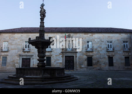 Ancien palais de l'archevêque de Braga au Portugal dans la matinée Banque D'Images