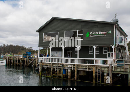 La Nouvelle Zélande, l'île Stewart aka Rakiura, la troisième plus grande île du pays. Halfmoon Bay (Oban). Terminal de Ferry. Banque D'Images