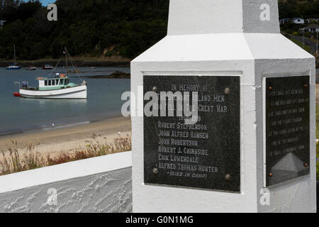 La Nouvelle Zélande, l'île Stewart aka Rakiura, la troisième plus grande île du pays. Halfmoon Bay (Oban). Monument commémoratif de guerre. Banque D'Images