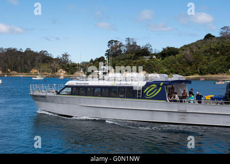 La Nouvelle Zélande, l'île Stewart aka Rakiura, la troisième plus grande île du pays. Halfmoon Bay (Oban). Stewart Island Ferry. Banque D'Images