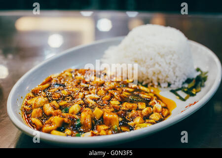 Kungpao garniture riz poulet en Chine Banque D'Images