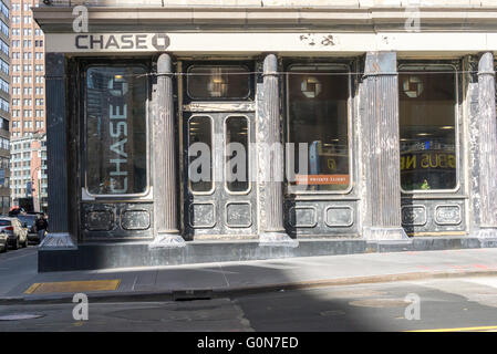 Un JPMorgan Chase Bank à New York montre son look en difficulté le Samedi, Avril 30, 2016. (© Richard B. Levine) Banque D'Images