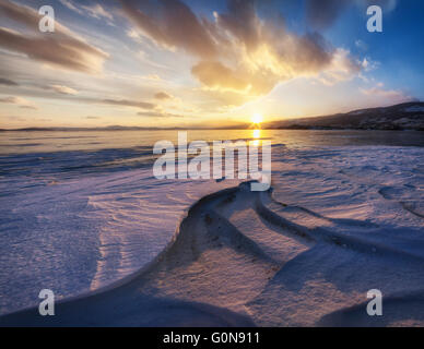 Surface du lac Baikal en hiver Banque D'Images