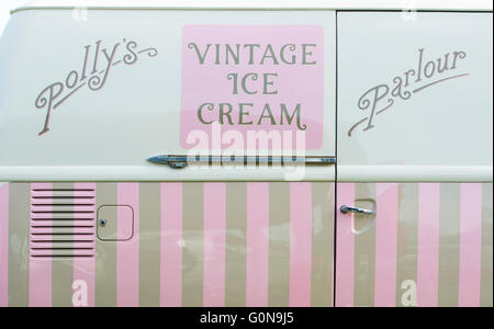 Split Screen 1966 VW Vintage Ice Cream van à Stanford Hall VW Show. Le Leicestershire, Angleterre Banque D'Images