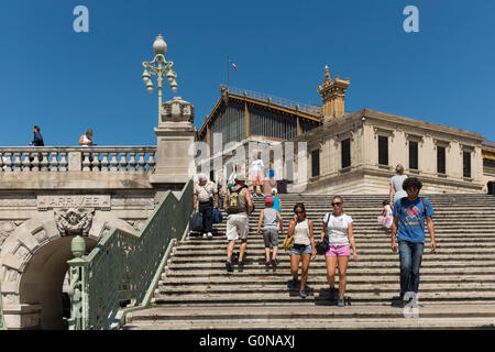 Étapes menant à la gare de Marseille, gare Saint Charles, Marseille, Bouches du Rhone, Provence, France Banque D'Images