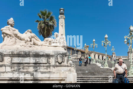 Étapes menant à la gare de Marseille, gare Saint Charles, Marseille, Bouches du Rhone, Provence, France Banque D'Images