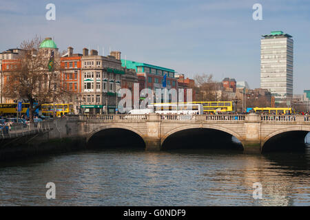 L'Irlande, Dublin, O'Connell Bridge sur la rivière Liffey, centre-ville, paysage urbain, Skyline Banque D'Images