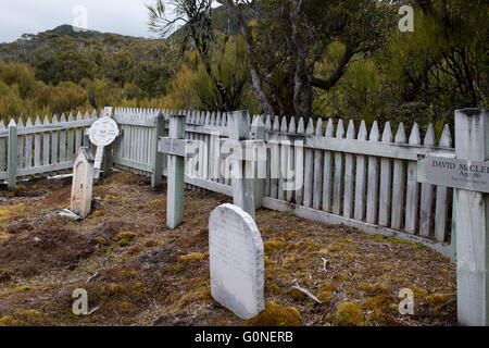 La Nouvelle-Zélande, îles Auckland. Erebus Cove, Port Ross, sur l'île d'Auckland. Cimetière historique de l'infortuné Hardwicke. Banque D'Images