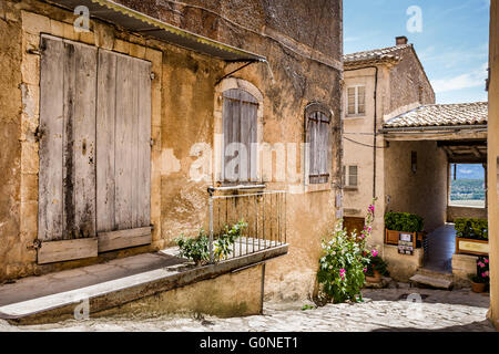 Vieux Français Maisons de village et cobblestone street Banque D'Images