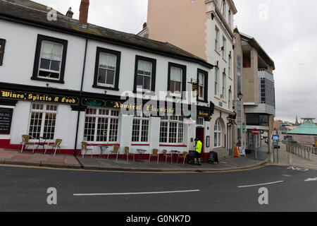 Les Infirmières de l'Admiral MacBride inn se trouve sur le site de l'original Mayflower steps sur le quartier historique de Plymouth Barbican Banque D'Images