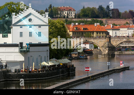 Musée Kampa bâtiment sur la rive près du pont Charles, Mala Strana Prague, République tchèque Banque D'Images