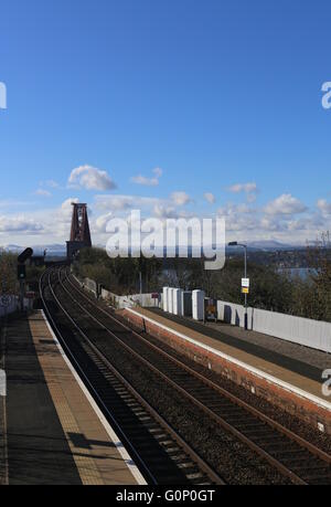 North Queensferry gare et Forth Rail Bridge Fife Ecosse Avril 2016 Banque D'Images