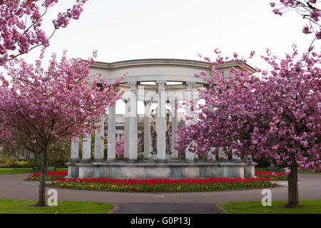 Le Cénotaphe monument commémoratif de guerre à Alexandra Gardens, Cathays Park, Cardiff, Pays de Galles du sud. Banque D'Images