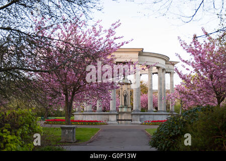 Le Cénotaphe monument commémoratif de guerre à Alexandra Gardens, Cathays Park, Cardiff, Pays de Galles du sud. Banque D'Images